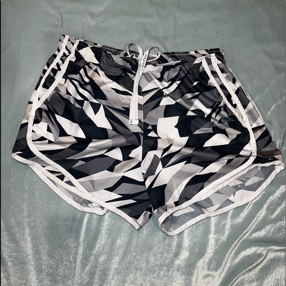 Calvin Klein Athletic Shorts; Size Medium - Picture 2 of 3